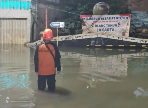 Banjir Jakarta Meluas Mencapai 109 RT Tenggelam