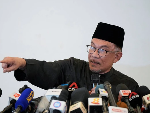 Demonstran Malaysia Turun ke Jalan: Ingin Anwar Mundur