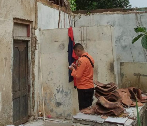 Hujan Deras Mengakibatkan Rumah di Bogor Ini Rusak
