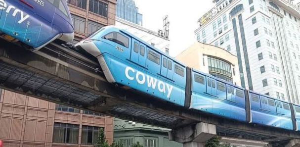 373-orang-terjebak-di-rel-usai-monorel-mogok-di-jam-sibuk