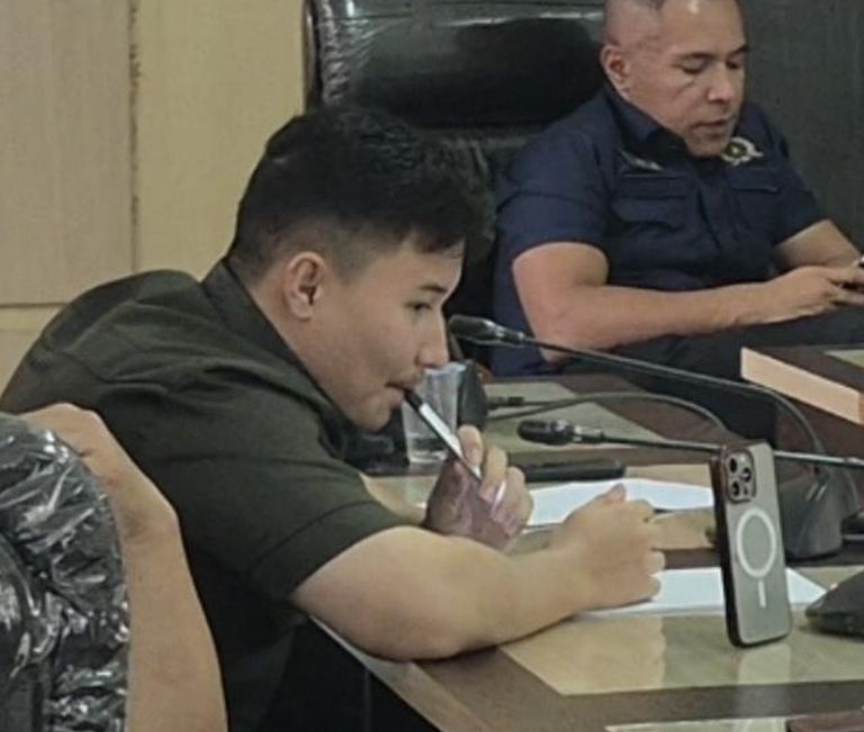 DPRD Kendari Nge-Vape Saat Rapat PHK