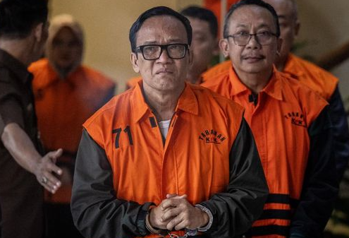 KPK Nemuin 4 HP di Plafon Rumah Milik Eks Wamenaker Noel