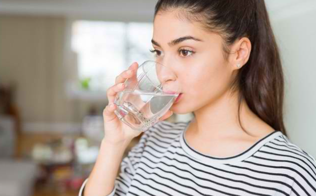 manfaat-minum-air-putih-bagi-kesehatan-harian