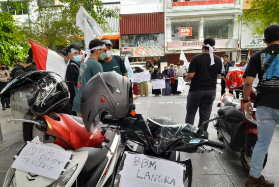 Demo Mahasiswa Tolak Kenaikan BBM di Yogyakarta